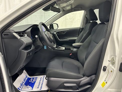 Used 2025 Toyota RAV4 LE AWD/4WD image 14