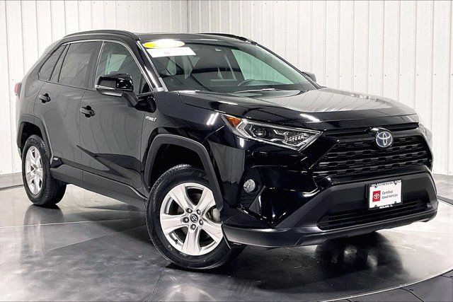 Certified 2020 Toyota RAV4 XLE w/ Convenience Package AWD/4WD image 3
