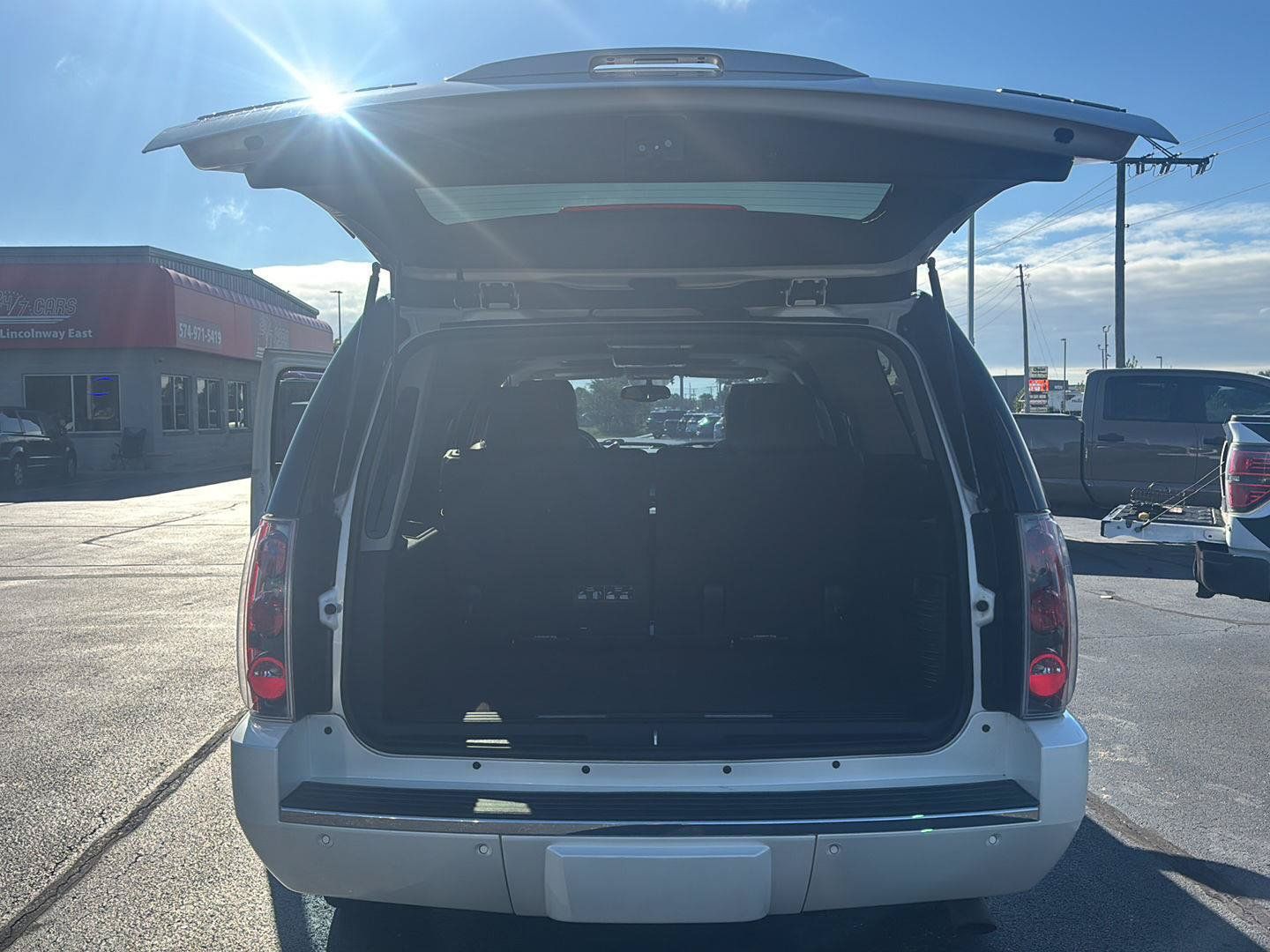 Used 2013 GMC Yukon XL Denali AWD/4WD image 18