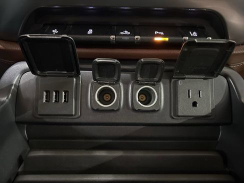 Used 2015 Chevrolet Silverado 1500 High Country w/ High Country Premium Package image 34