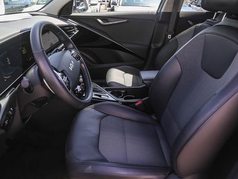 Certified 2025 Kia Niro EX FWD image 18