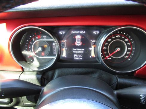 Used 2019 Jeep Wrangler Unlimited Rubicon w/ Dual Top Group AWD/4WD image 12