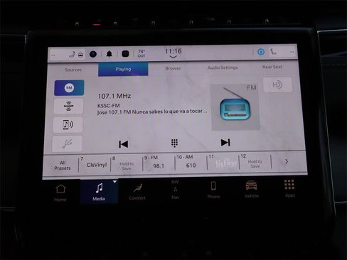 New 2023 Jeep Grand Cherokee Overland w/ Luxury Tech Group IV image 13