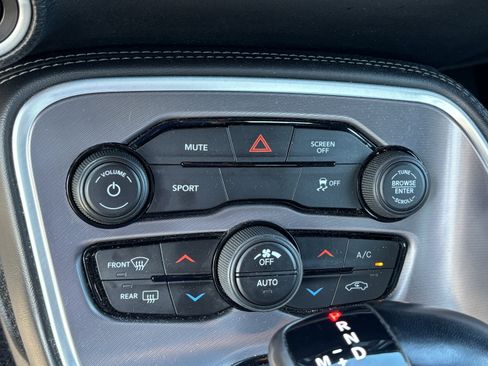 Used 2020 Dodge Challenger SXT RWD image 29