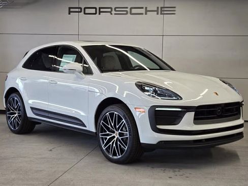 Certified 2025 Porsche Macan AWD/4WD image 8