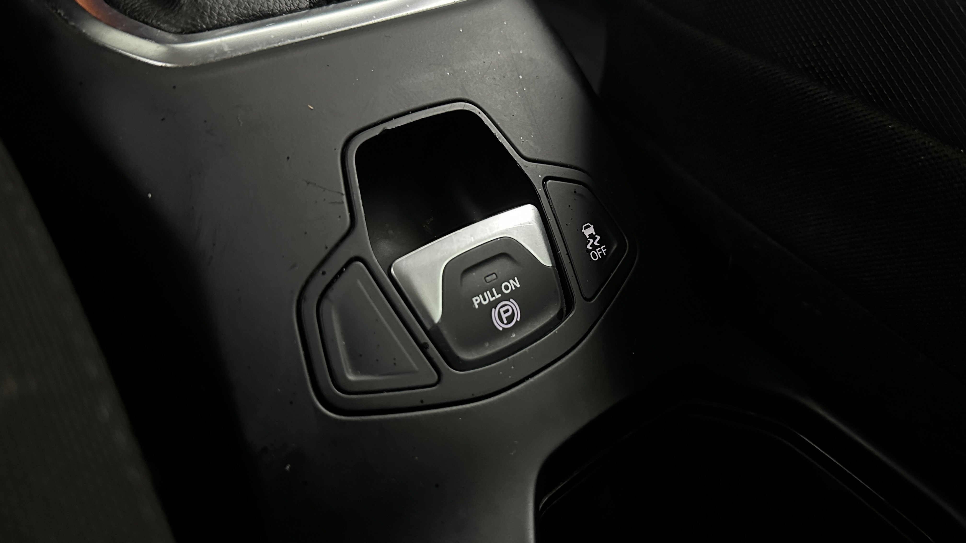 Used 2018 Jeep Renegade Altitude FWD image 16