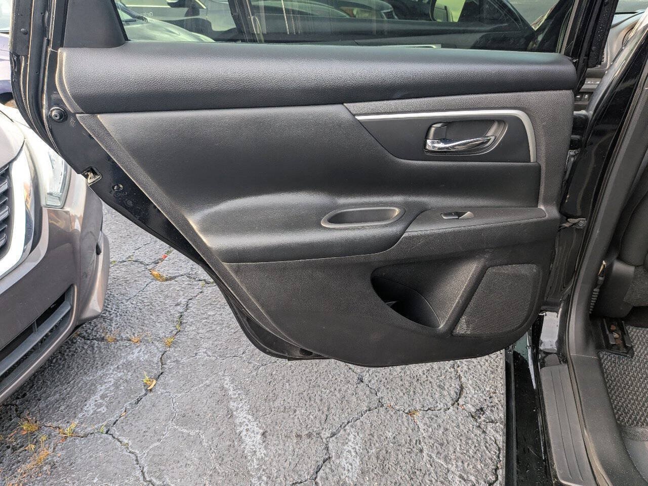 Used 2016 Nissan Altima 2.5 SR FWD image 28
