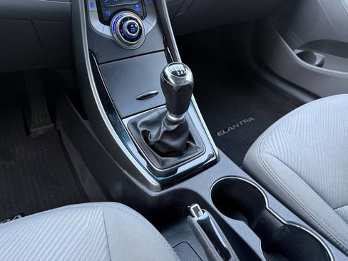 Used 2013 Hyundai Elantra GLS image 25