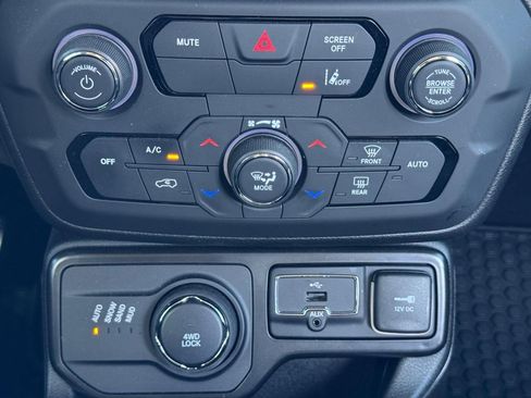 Used 2023 Jeep Renegade Latitude image 14