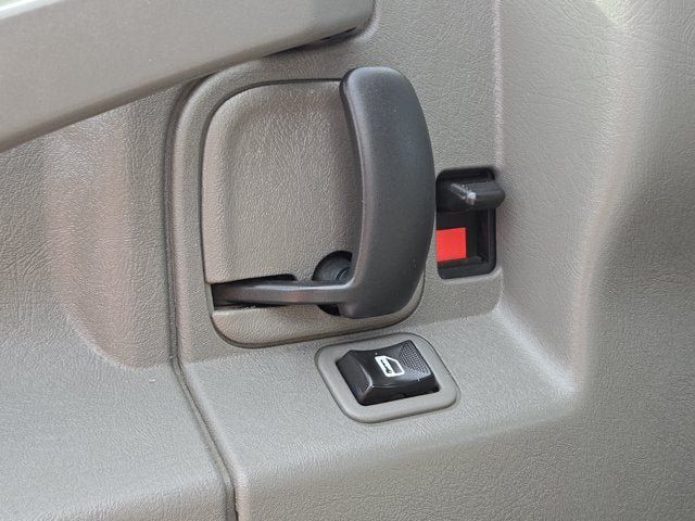 Used 2019 Chevrolet Express 2500 RWD image 15