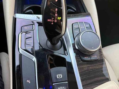 Used 2019 BMW 530i w/ Convenience Package image 29