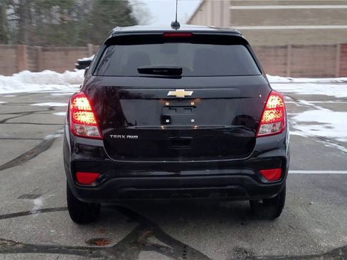 Used 2022 Chevrolet Trax LS w/ Tint and Cruise Package image 7