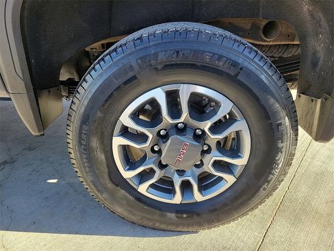 Used 2022 GMC Sierra 2500 SLE w/ SLE Convenience Package image 10