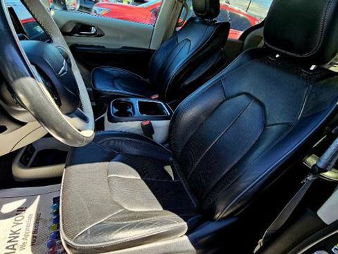 Used 2019 Chrysler Pacifica Limited FWD image 8