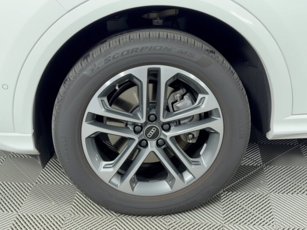 Used 2025 Audi Q5 Premium Plus w/ Premium Plus AWD/4WD image 13