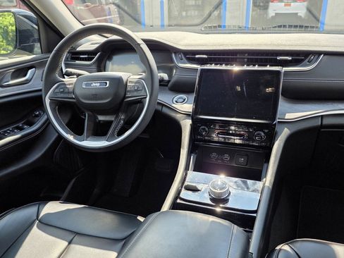 Used 2023 Jeep Grand Cherokee Limited AWD/4WD image 19