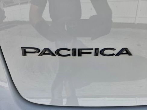 New 2026 Chrysler Pacifica Select FWD image 15