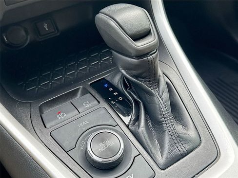 Used 2021 Toyota RAV4 XLE image 16