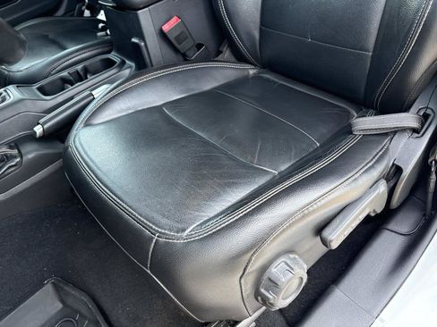 Used 2020 Jeep Wrangler Unlimited Sahara AWD/4WD image 19
