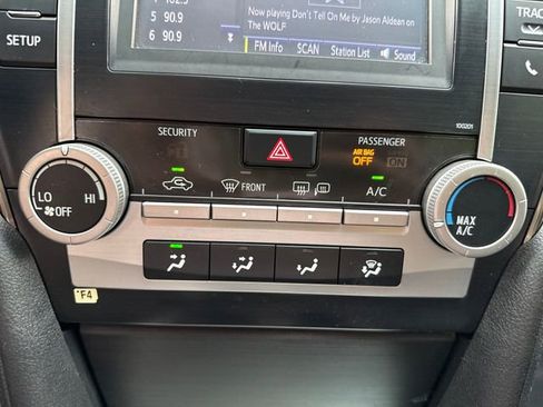 Used 2014 Toyota Camry SE FWD image 14