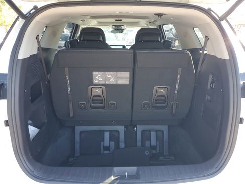 Used 2022 Kia Carnival SX Prestige image 14