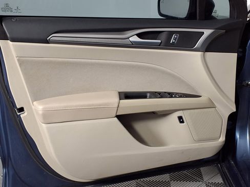 Used 2019 Ford Fusion SE FWD image 22