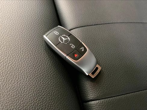 Used 2024 Mercedes-Benz EQB 250+ image 11