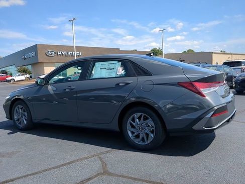 Used 2024 Hyundai Elantra SEL image 6