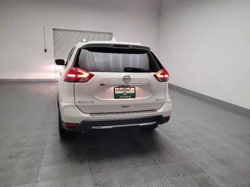 Used 2018 Nissan Rogue SV w/ Premium Package AWD/4WD image 6