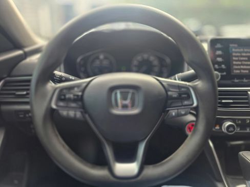 Used 2018 Honda Accord LX image 9