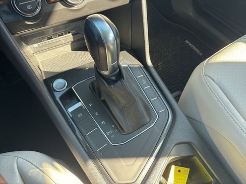 Used 2019 Volkswagen Tiguan SE image 17