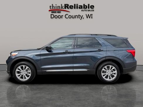 Used 2024 Ford Explorer XLT AWD/4WD image 2