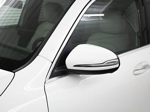 Used 2025 Mercedes-Benz GLB 250 image 12