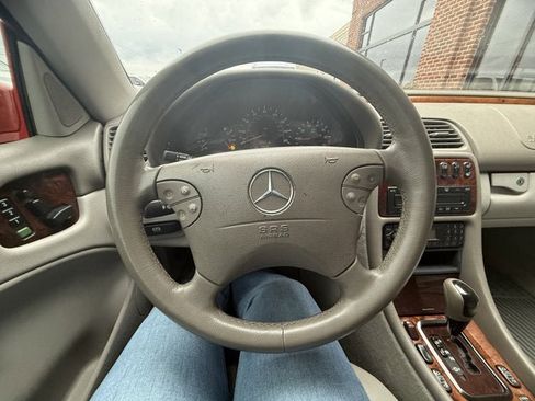 Used 2002 Mercedes-Benz CLK 320 Cabriolet image 16