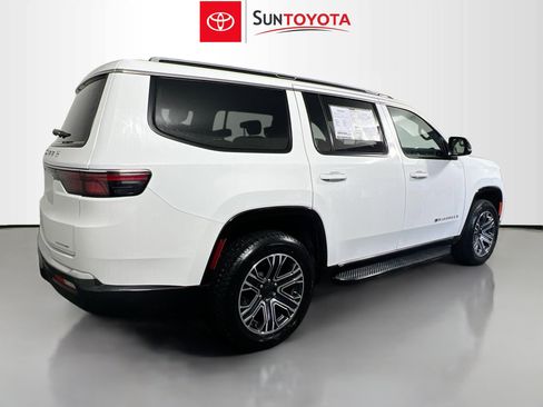 Used 2024 Jeep Wagoneer Series II w/ Flexible Seating Group RWD image 4