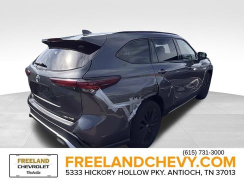 Used 2024 Toyota Highlander XSE AWD/4WD image 2