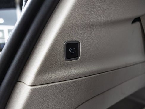 Used 2024 Chrysler Pacifica Touring-L FWD image 42