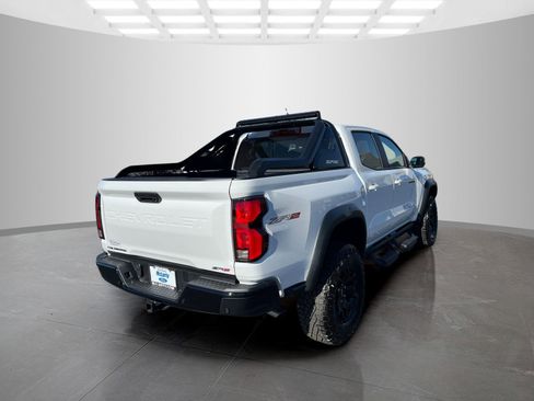 Used 2025 Chevrolet Colorado ZR2 w/ Midnight Edition image 4