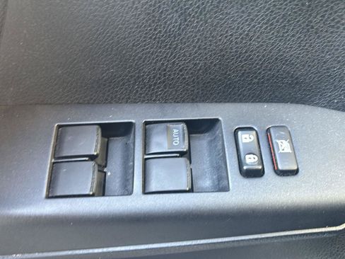 Used 2016 Toyota RAV4 LE AWD/4WD image 12