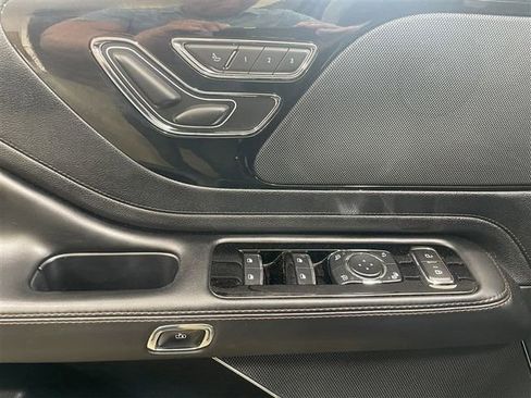 Used 2023 Lincoln Aviator AWD image 9