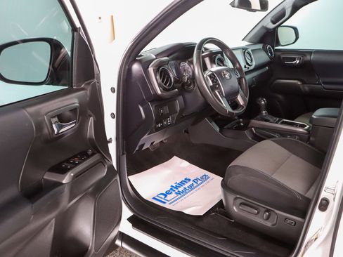 Used 2023 Toyota Tacoma TRD Sport image 3