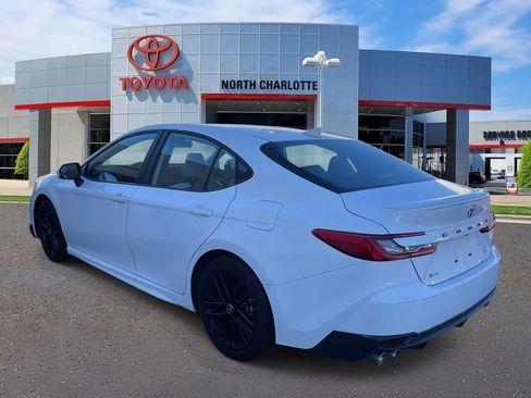Used 2025 Toyota Camry SE image 8