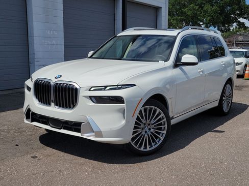 Used 2024 BMW X7 xDrive40i w/ Premium Package AWD/4WD image 1