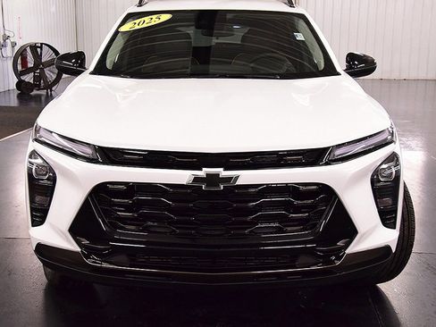 New 2025 Chevrolet Trax ACTIV image 2