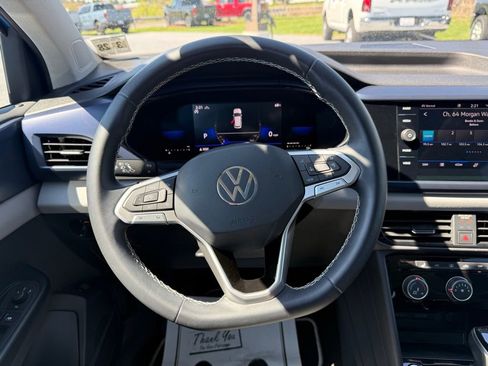 Used 2023 Volkswagen Taos SE w/ Panoramic Sunroof Package AWD/4WD image 15