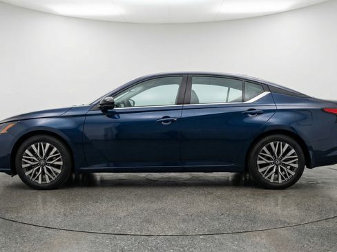 Used 2025 Nissan Altima 2.5 SV image 5