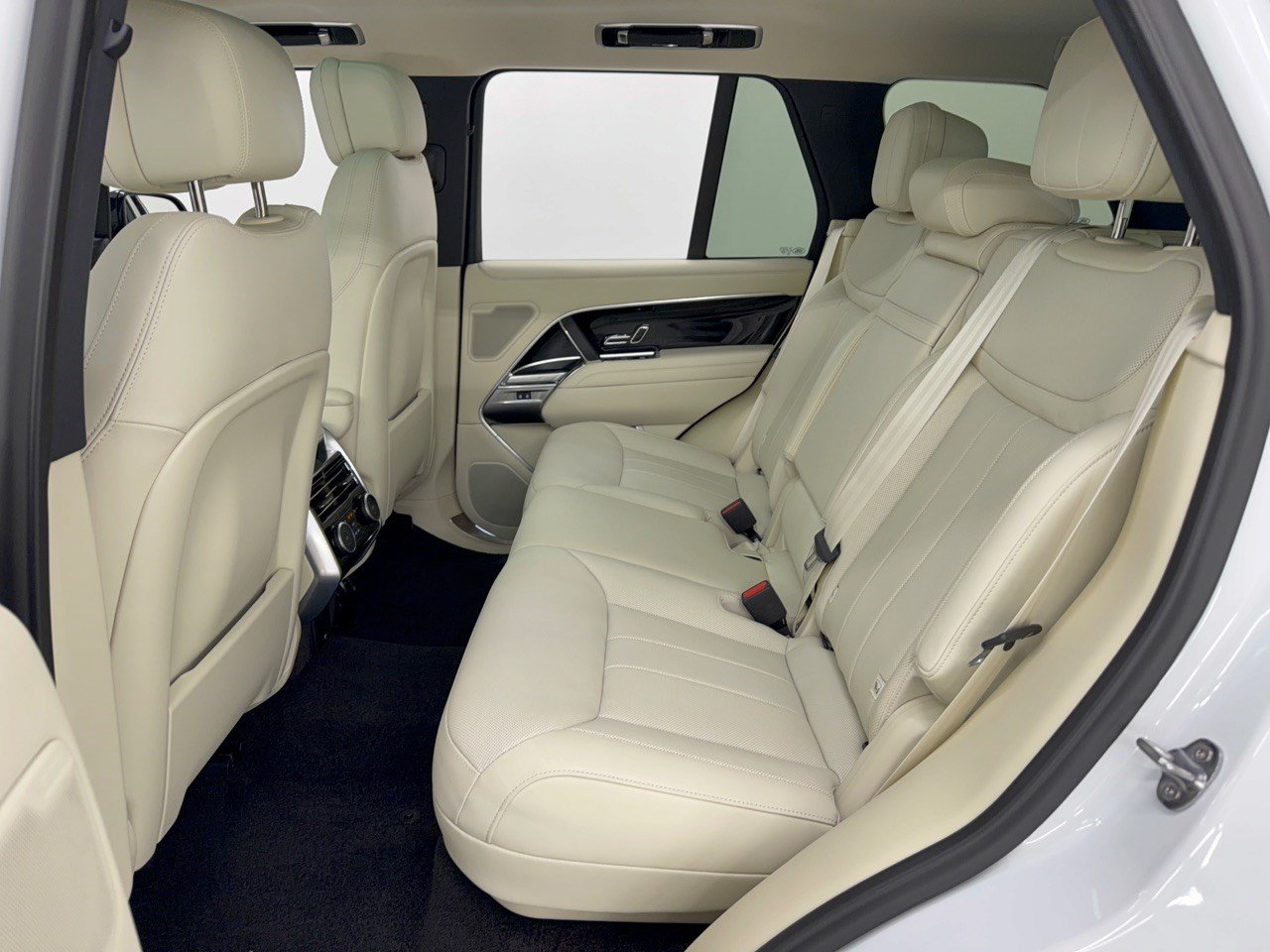 Used 2025 Land Rover Range Rover SE AWD/4WD image 25