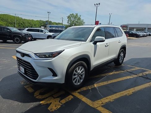 Used 2024 Toyota Grand Highlander AWD image 9