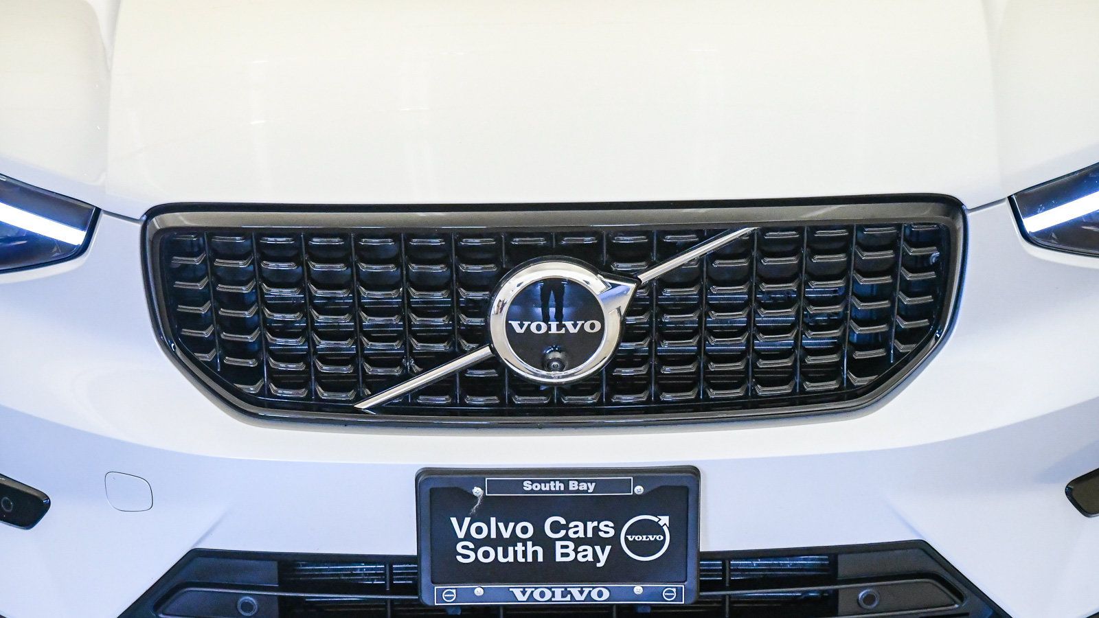 Certified 2026 Volvo XC40 B5 Plus AWD/4WD image 8