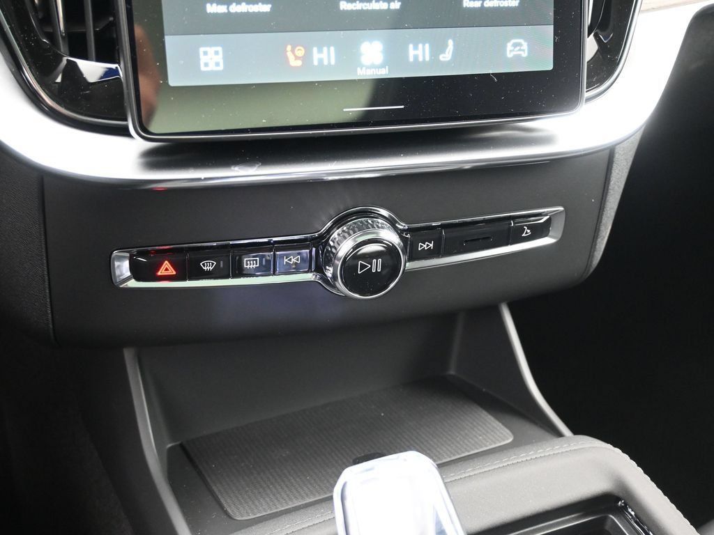New 2026 Volvo XC90 B6 Plus w/ Protection Package AWD/4WD image 14